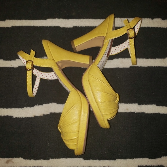 Yellow Heels - Picture 3 of 3